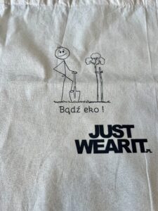 2EF18B6C-5A36-4D03-B90F-BE4C01989B83_1_201_a